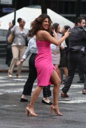 Priyanka Chopra, Liam Hemsworth, Rebel Wilson, Adam DeVine and Betty Gilpin - Filming a Dance Scene for "Isn