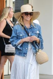 Reese Witherspoon - Out for Lunch in Los Angeles 07/27/2018