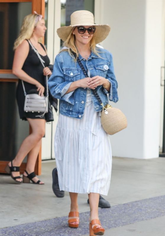 Reese Witherspoon - Out for Lunch in Los Angeles 07/27/2018