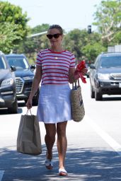 Reese Witherspoon - Picking up Lunch in Beverly Hills 07/01/2018