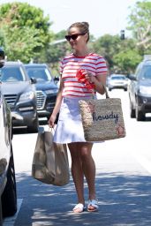 Reese Witherspoon - Picking up Lunch in Beverly Hills 07/01/2018