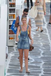Renae Ayris and Her Fiance Andrew Papadopoulos - Mykonos 07/06/2018