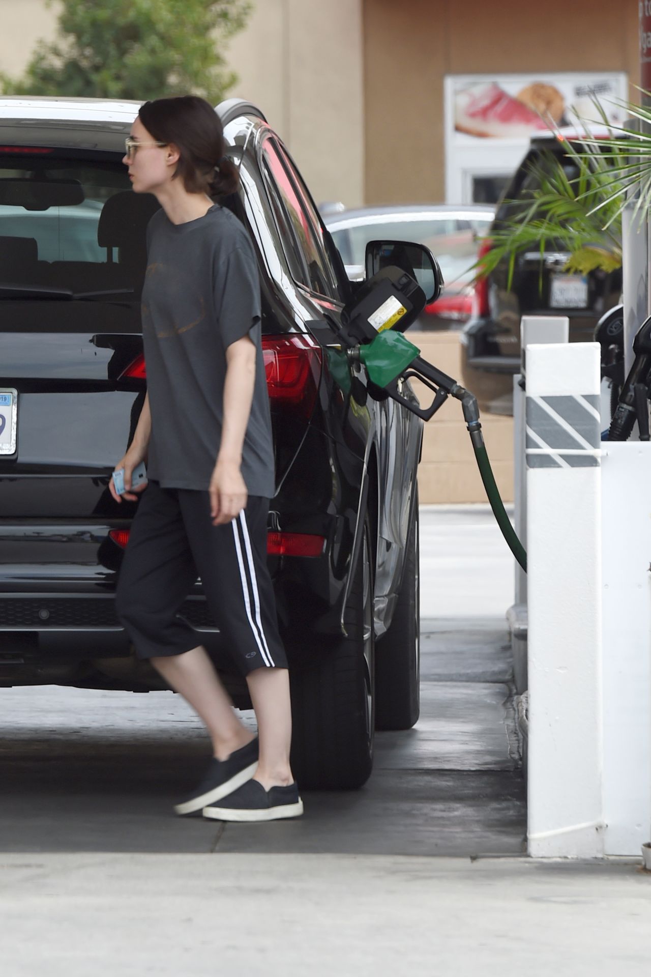 rooney-mara-running-errands-in-sherman-oaks-1.jpg