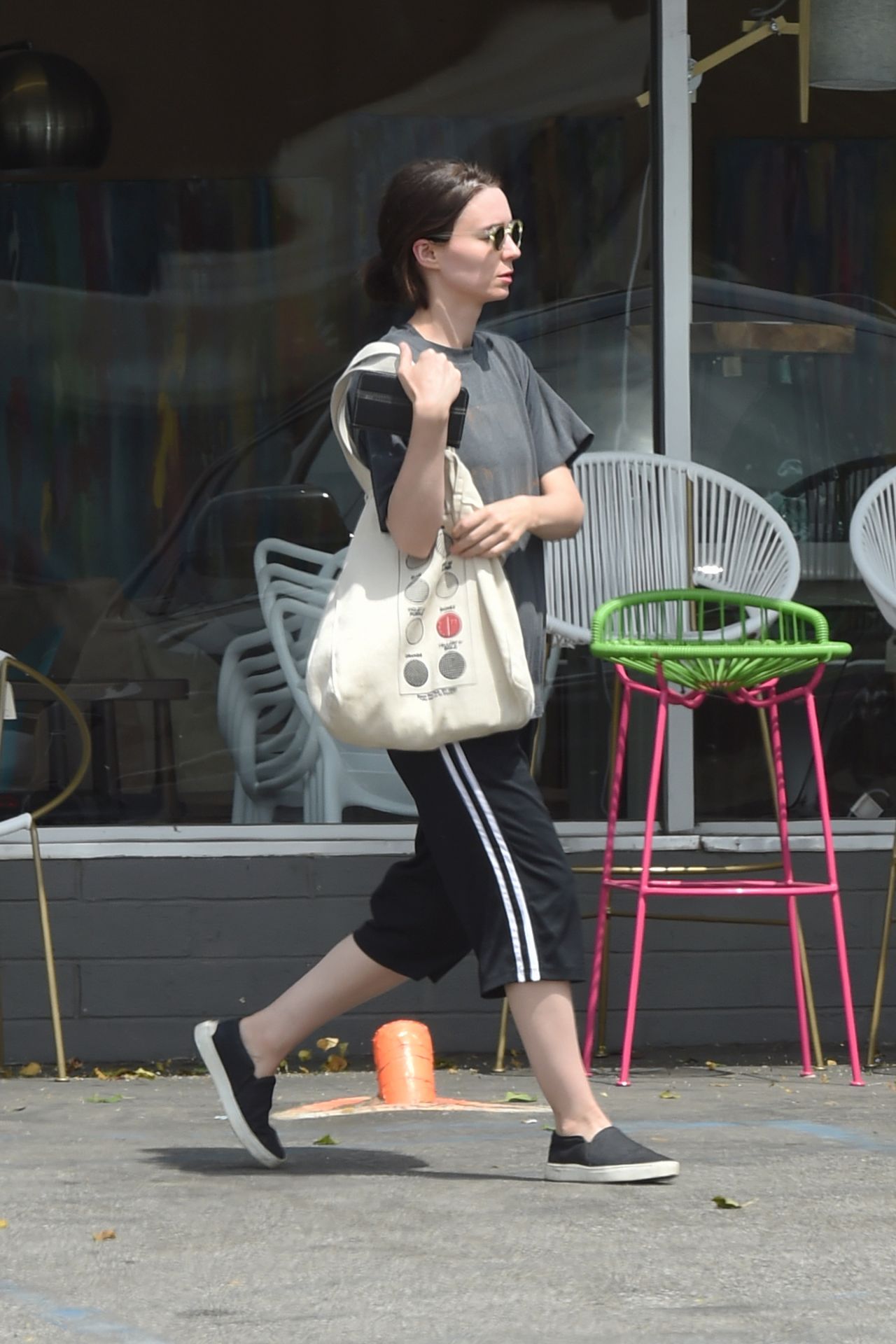 rooney-mara-running-errands-in-sherman-oaks-4.jpg