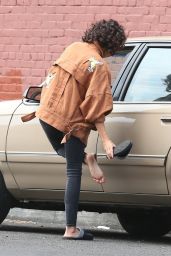 Sarah Hyland - Filming "The Wedding Year" in Los Angeles