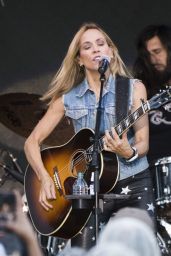 Sheryl Crow Performs Live in Calgary