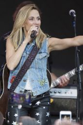Sheryl Crow Performs Live in Calgary