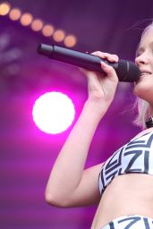 Zara Larsson Performs at Lollapalooza Paris Festival 07/22/2018