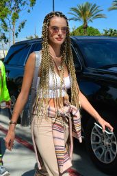 Alessandra Ambrosio New Hairstyle - Vun Nuys Airport in Los Angeles 08/29/2018