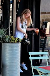 Amanda Seyfried - Getting Coffee in LA 08/29/2018 • CelebMafia