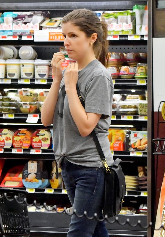 Anna Kendrick - Shopping for Groceries in LA 08/14/2018