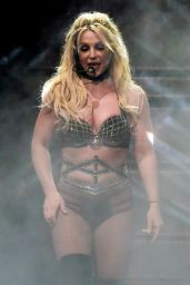 Britney Spears Performs at the Open Air Theatre in Scarborough 08/17/2018