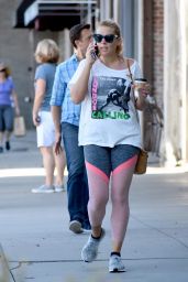 Busy Philipps Chats On the Phone - Los Angeles 07/30/2018