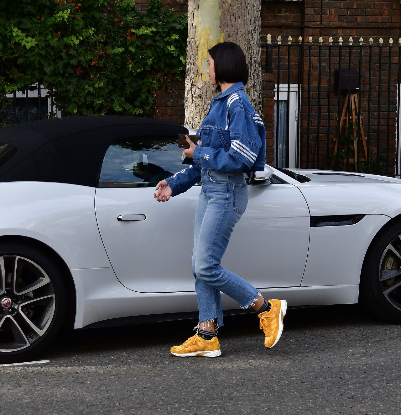 dua-lipa-booty-in-jeans-getting-into-her-sports-car-in-london-08-30-2018-4.jpg