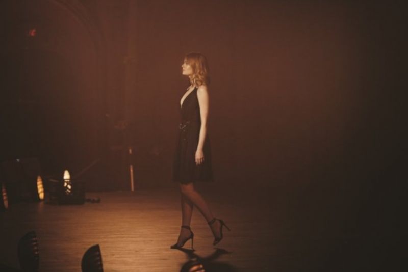 Emma Stone protagonista del video del jus Attrape-Rêves di Louis