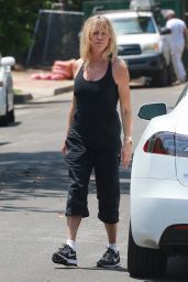Goldie Hawn - Visits Her Son Oliver Hudson in Brentwood 08/04/2018