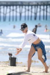 Gwen Stefani at a Beach in Los Angeles 08/15/2018