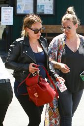 Hilary Duff - Out to Lunch With Her Sister Haylie Duff at Katsu-Ya Sushi in Studio City 08/14/2018