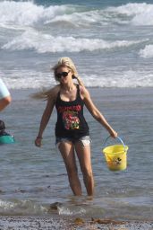 Holly Madison at the Beach in LA 08/29/2018