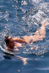 Irina Shayk Hot in Bikini - Holiday in Positano 08/06/2018
