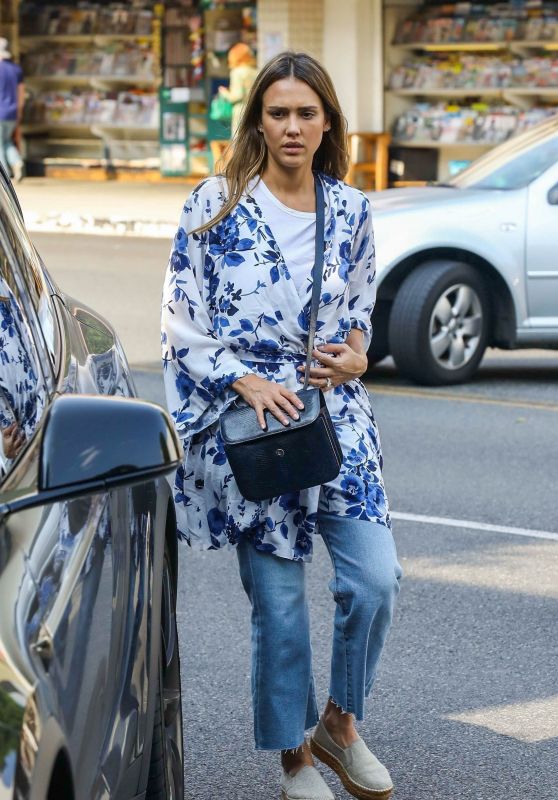 Jessica Alba - Out for Lunch in Beverly Hills 08/10/2018