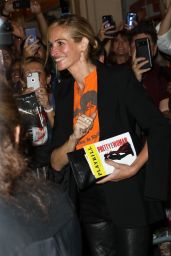 Julia Roberts - "Pretty Woman" Musical Tribute Performance in NY