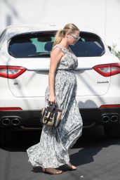 Kate Upton - Stops by Carasoin Day Spa & Skin Clinic in West Hollywood 08/30/2018