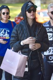 Katy Perry - Shopping on Oxford Street in Sydney 08/15/2018