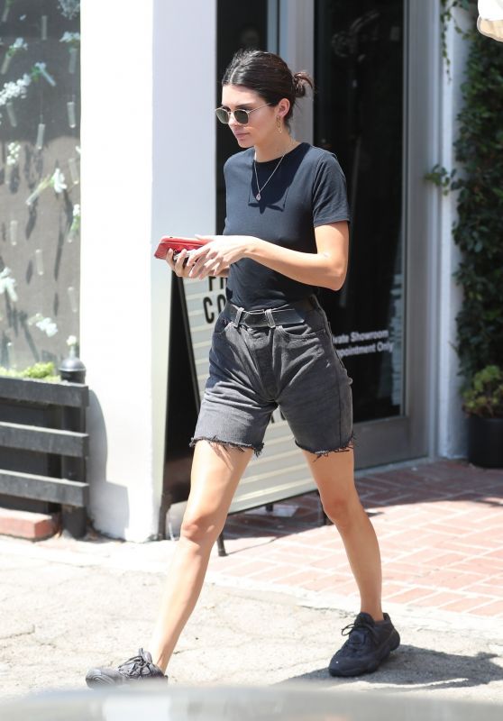 Kendall Jenner - Heads to Lunch at Alfred