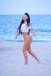 Kim Kardashian - Photoshoot in Miami 08/16/2018