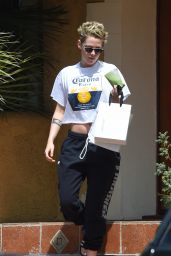 Kristen Stewart Street Style - Los Angeles 08/24/2018