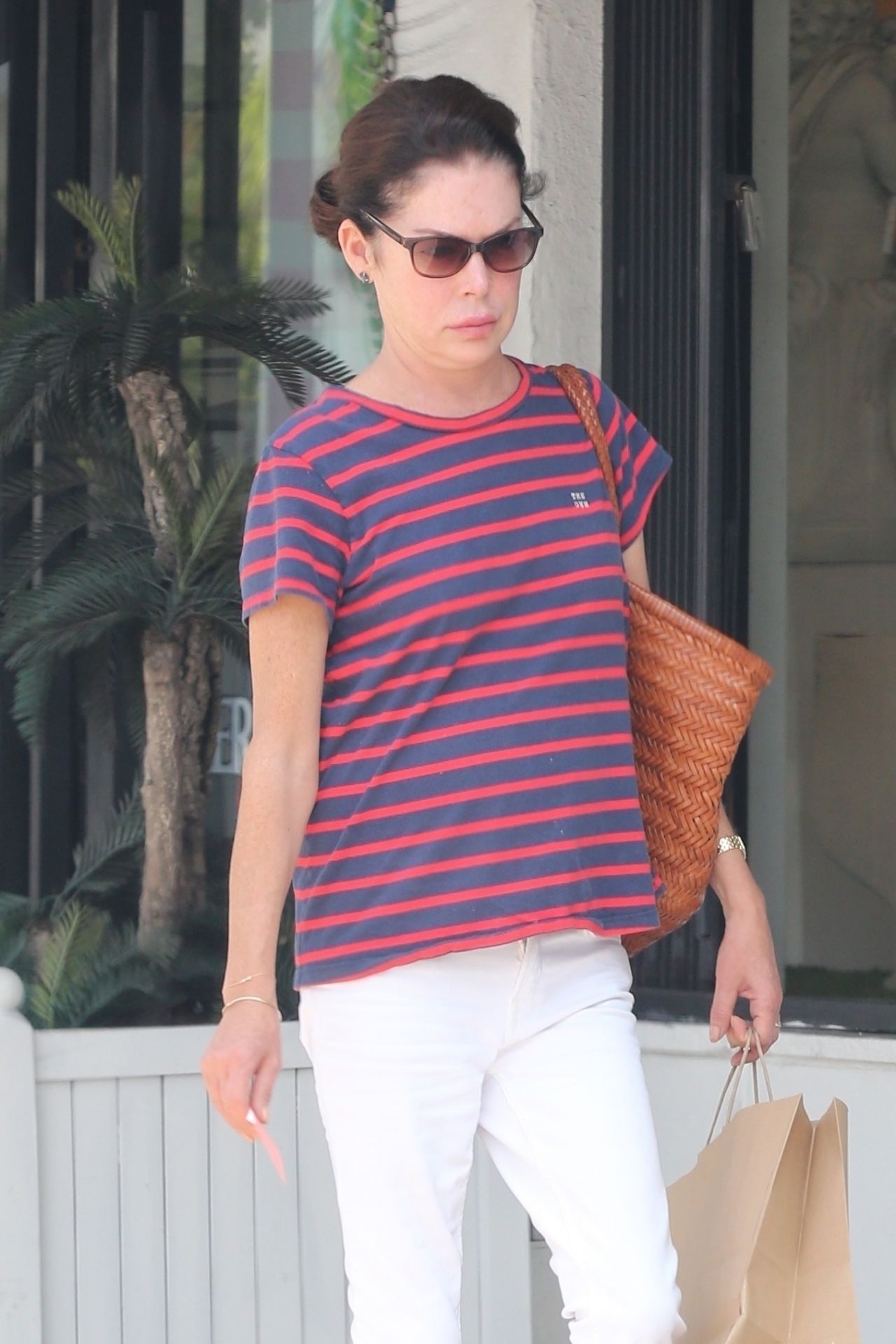 Lara Flynn Boyle in Casual Outfit - Los Angeles 08/26/2018.