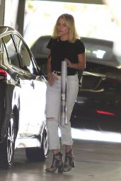 Margot Robbie in Casual Outfit - Leaving a Meeting in LA 08/29/2018