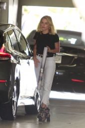 Margot Robbie in Casual Outfit - Leaving a Meeting in LA 08/29/2018