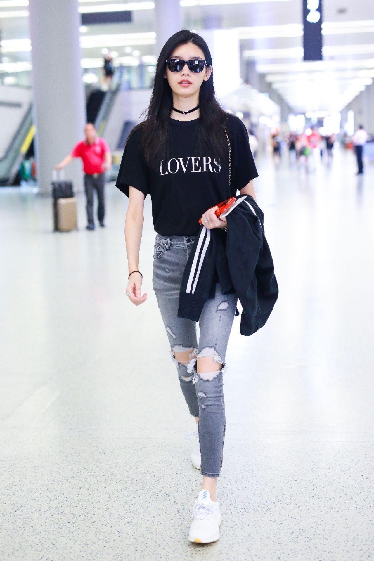 Ming Xi - Airport in Shanghai 08/27/2018 • CelebMafia