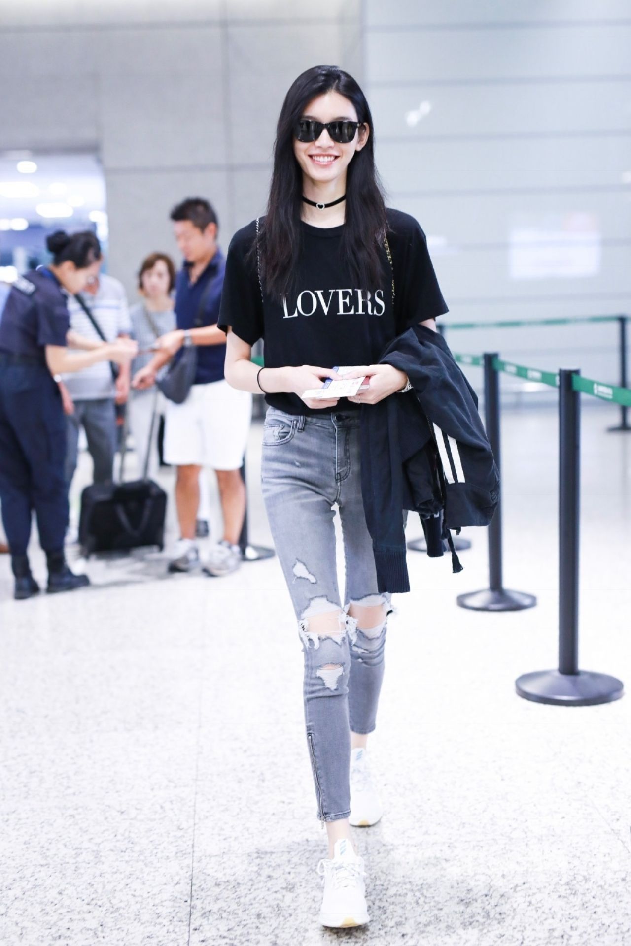 Ming Xi - Airport in Shanghai 08/27/2018 • CelebMafia