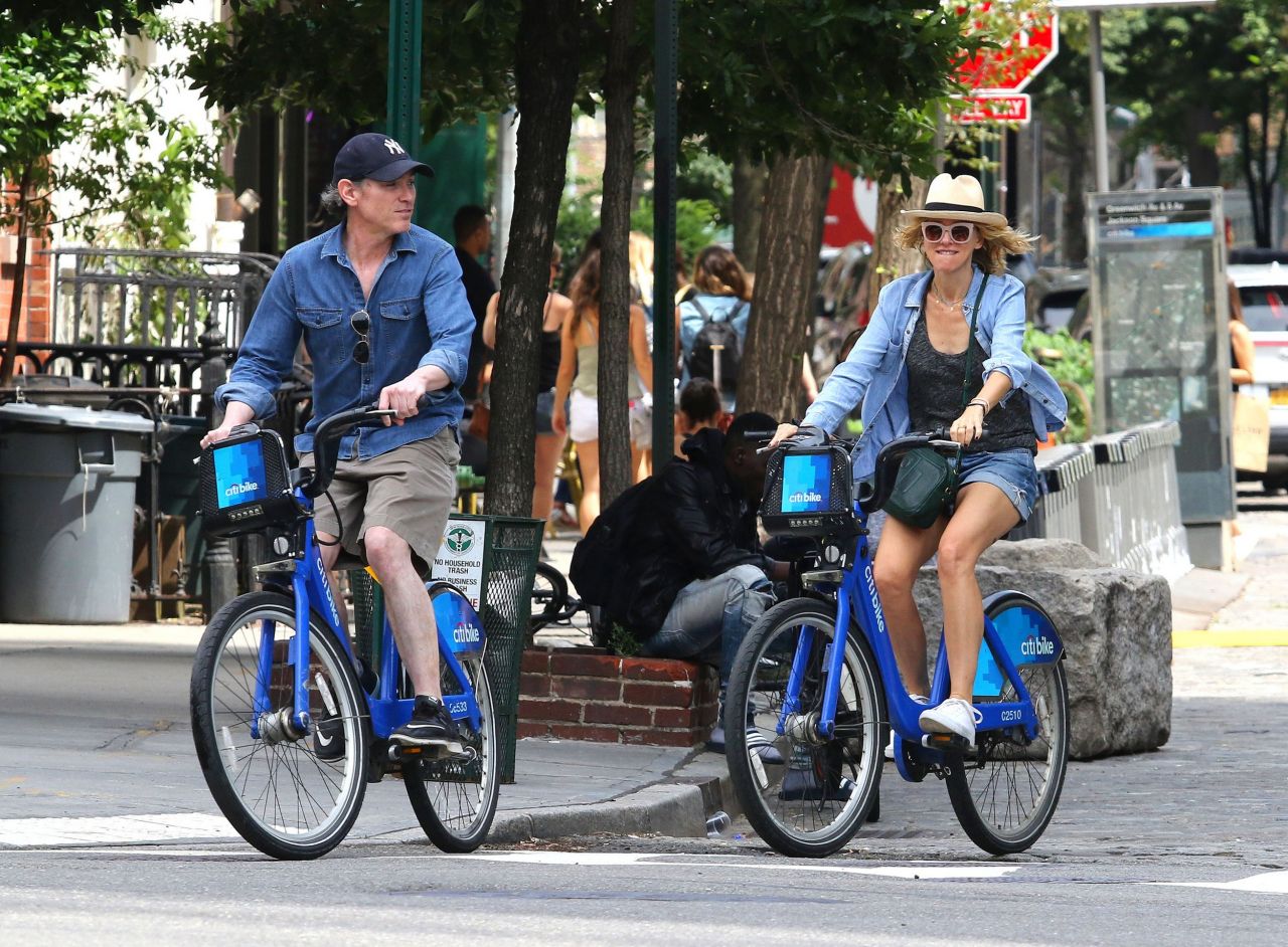 Naomi Watts and Billy Crudup Bike Ride in Downtown Manhattan in NYC 08