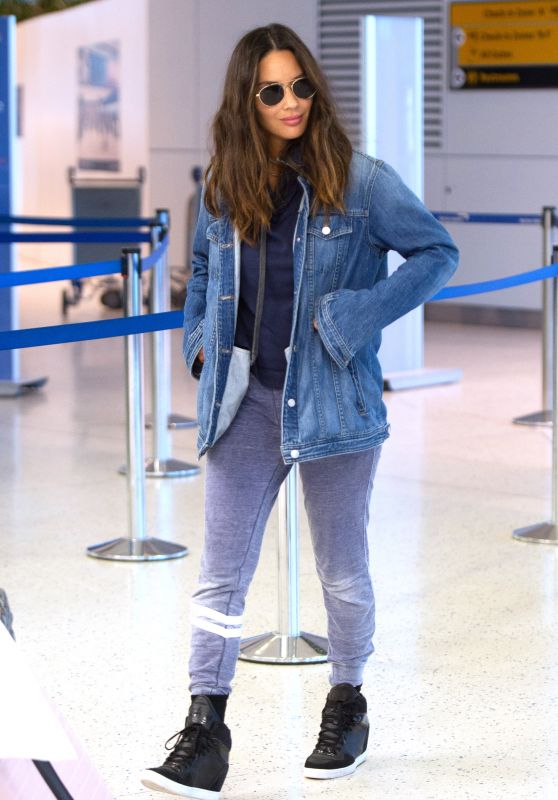 Olivia Munn - Catches a flight Out of JFK in NYC 08/21/2018