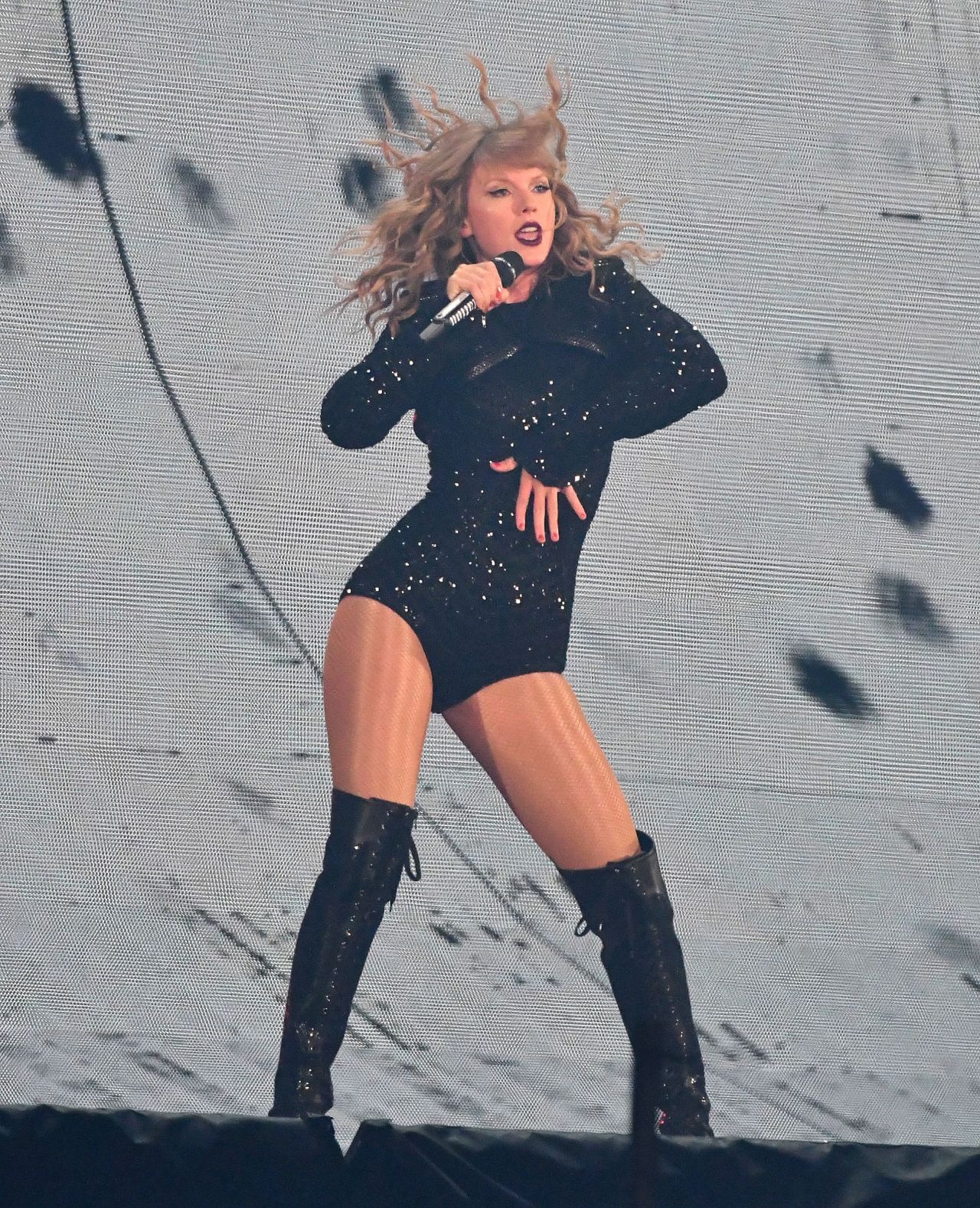 Taylor Swift - Reputation Stadium Tour in Detroit 08/28/2018 • CelebMafia