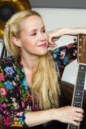 Tina Dico - Presents Her Album "Fastland" at the BMG Office in Berlin 08/17/2018