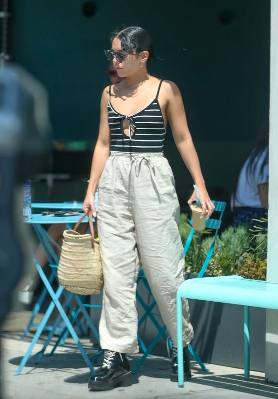 Vanessa Hudgens at Backyard Bowls in LA 08/15/2018