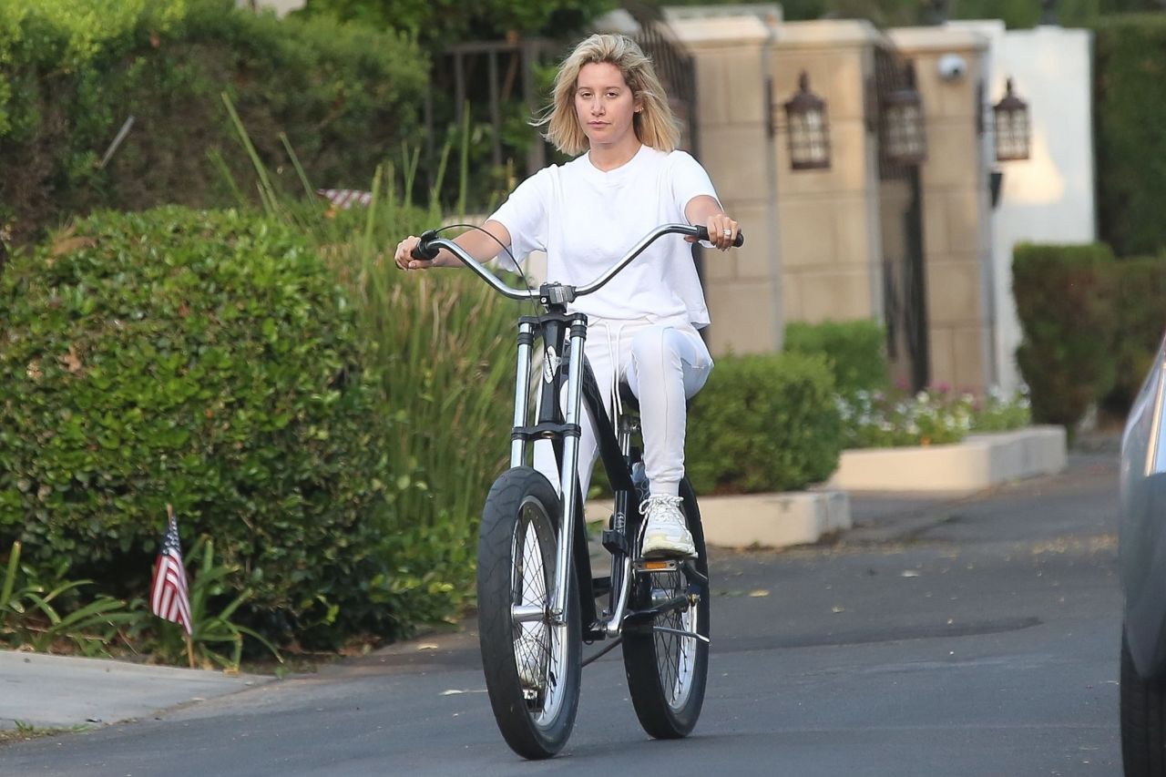 Ashley Tisdale - Bicycle Ride Around the Block in Toluca Lake 09/05