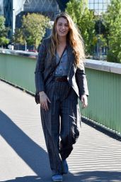 Blake Lively at the Statue of Liberty, Pont de Grenelle in Paris 09/25/2018