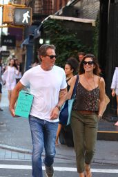 Cindy Crawford in Casual Outfit - Soho in New York 09/03/2018
