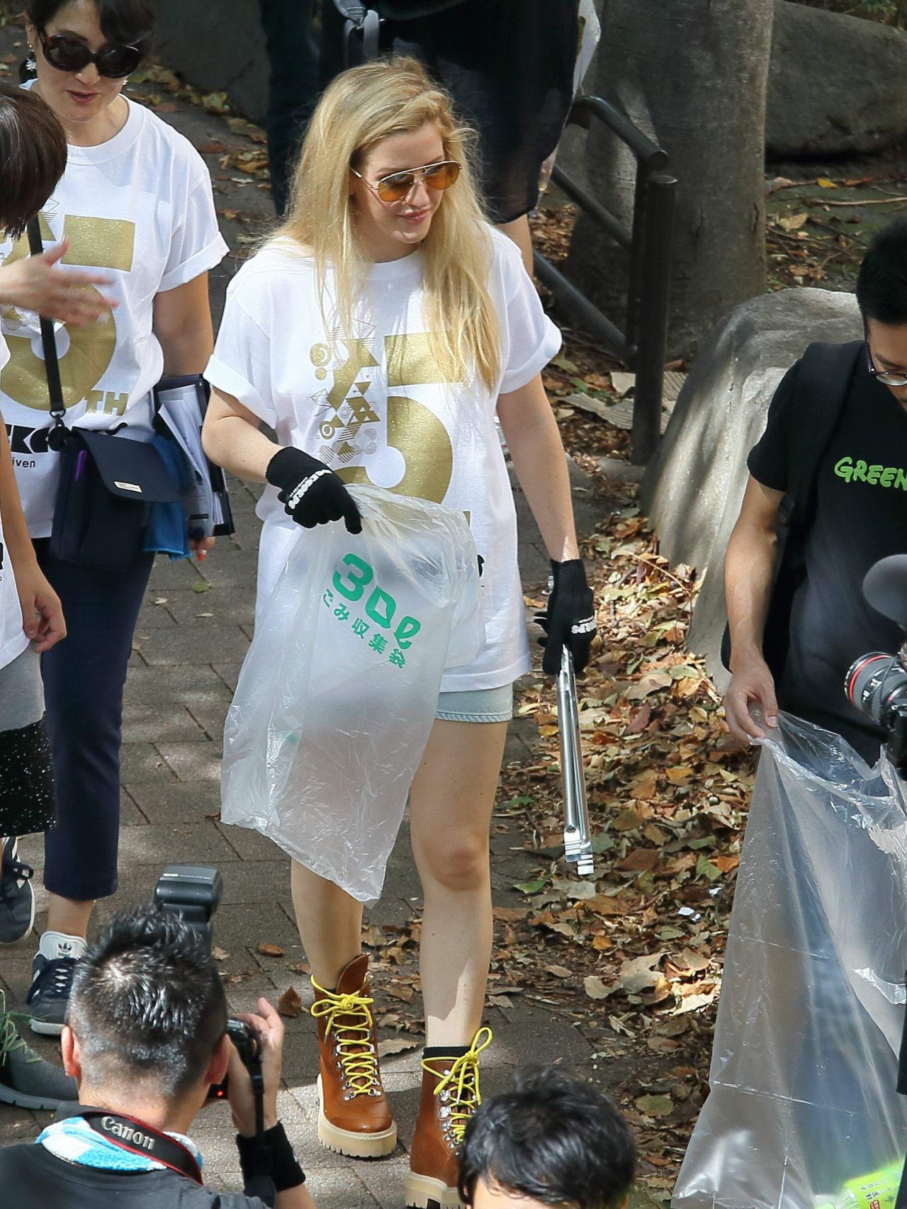 Ellie Goulding - RockCorps Volunteer, Shinjuku Central Park in Tokyo 08 ...