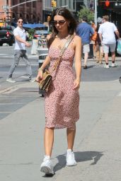 Emily Ratajkowski Cute Street Style - NYC 08/31/2018