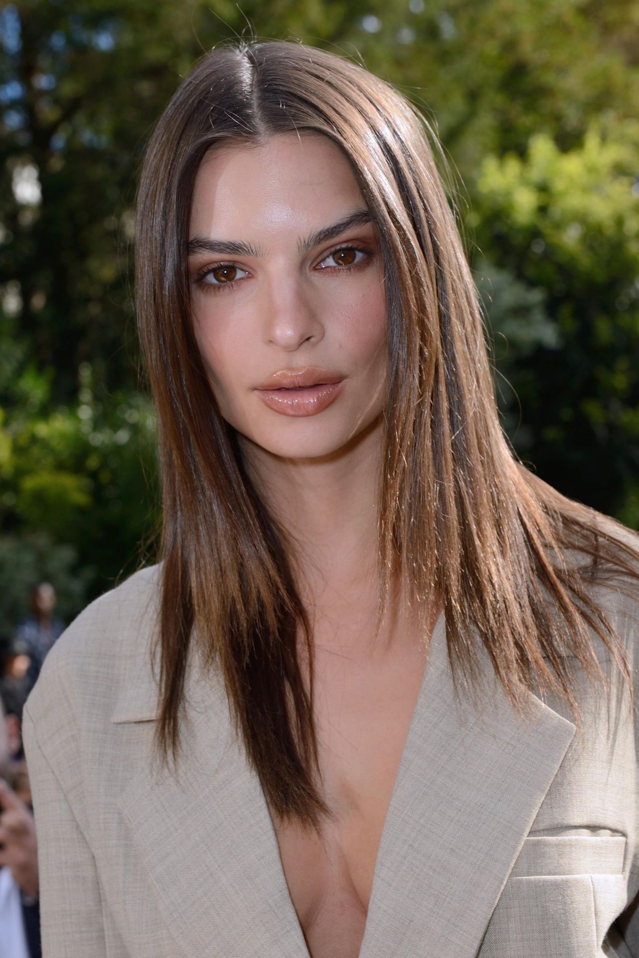 Emily Ratajkowski - Jacquemus Show at Paris Fashion Week 09/24/2018