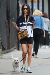Emily Ratajkowski - Out for a Stroll in NYC 09/01/2018