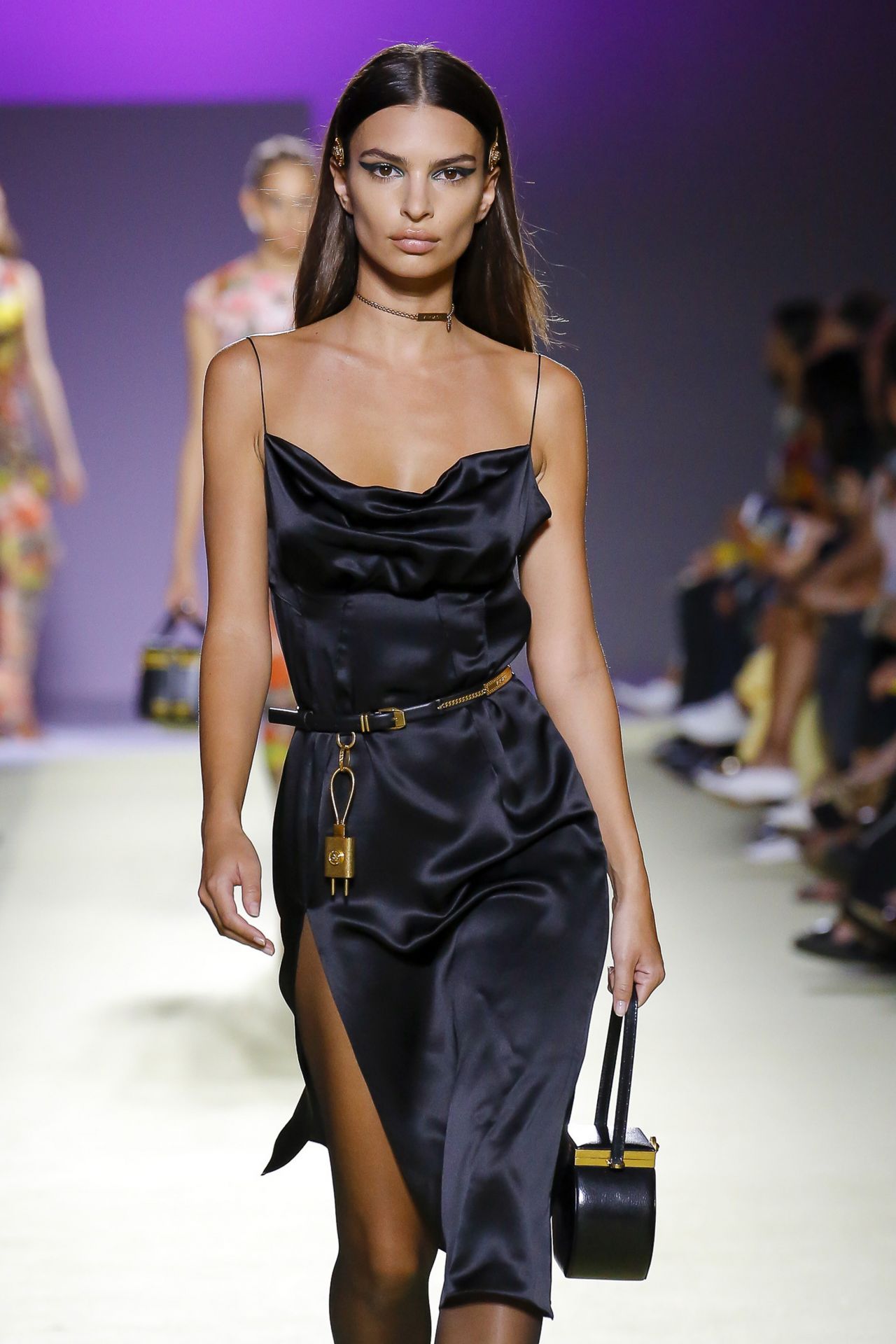 Emily Ratajkowski - Versace Runway at MFW in Milan 09/21/2018 • CelebMafia