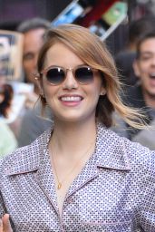 Emma Stone in High Waisted Dark Jeans in NYC 09/19/2018